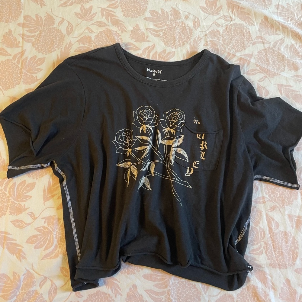Hurley, L, cropped TShirt.
